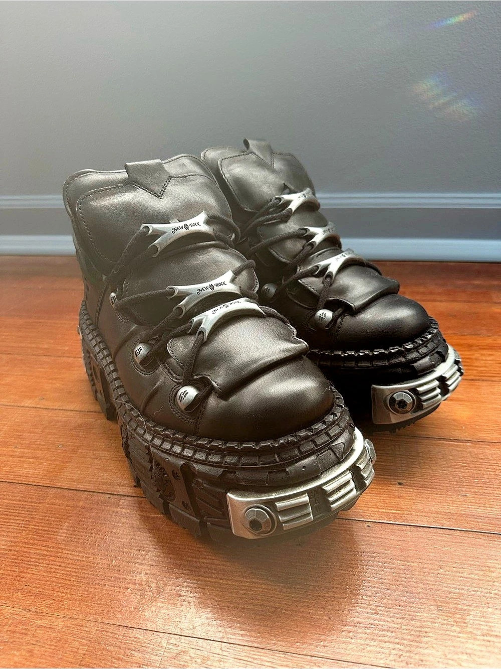 New Rock WALL106-S10 Leather Platform Combat Boots